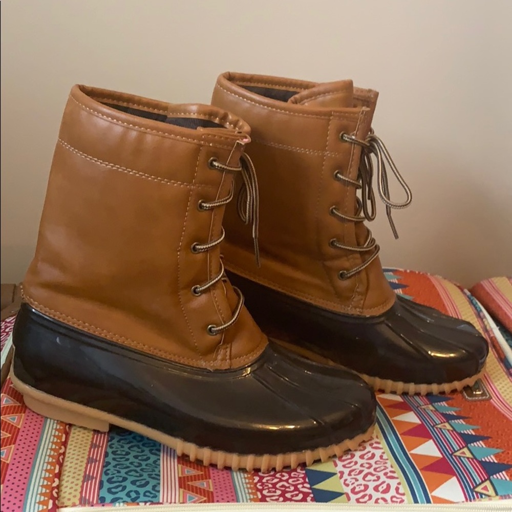 Duck boots